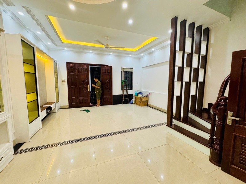 Bán nhà Phố Trạm,Long Biên 5 tầng,40m,mt7m gần oto nhỉnh 7 tỷ - Ảnh 1